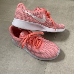 Nike Roshes Pink